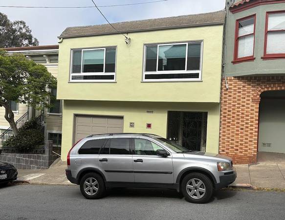 Listing photo 1 of 5
