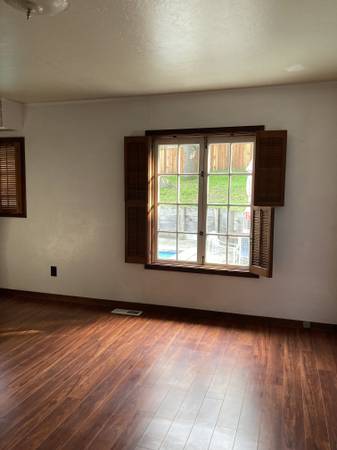 Listing photo 1 of 5