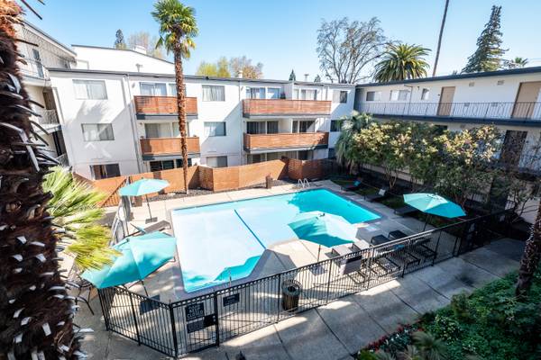 Listing photo 1 of 5