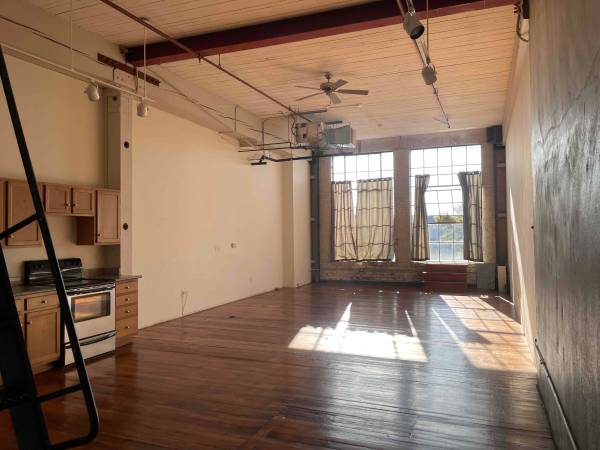 Listing photo 1 of 5