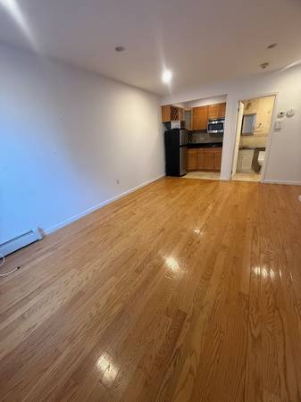 Listing photo 1 of 5