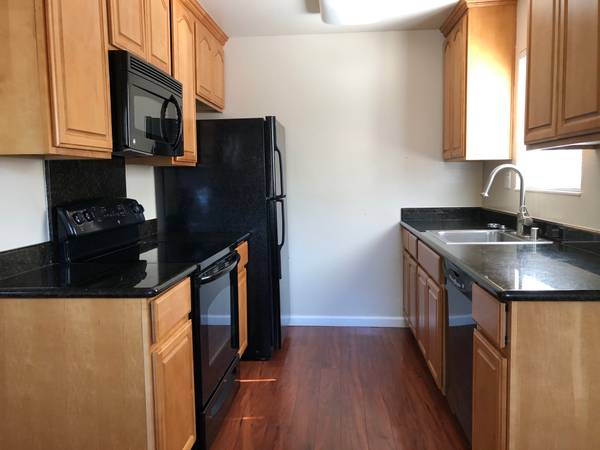 Listing photo 1 of 4