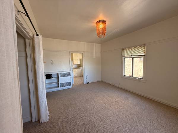 Listing photo 1 of 5