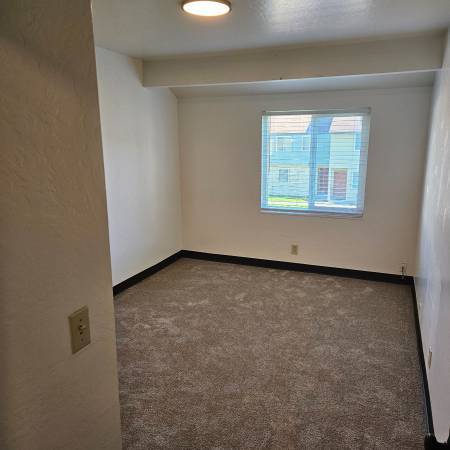 Listing photo 1 of 4