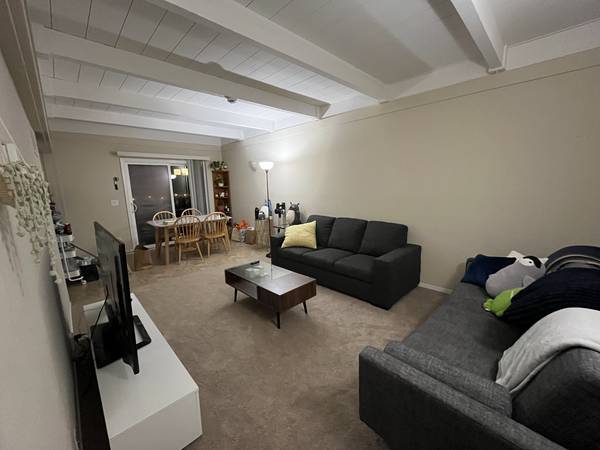 Listing photo 1 of 5