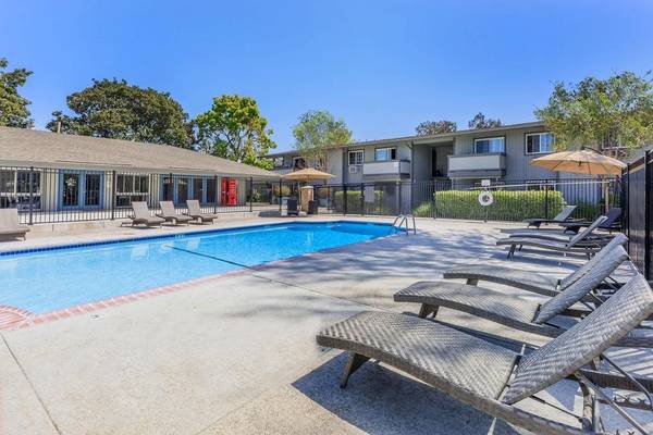 Listing photo 1 of 5
