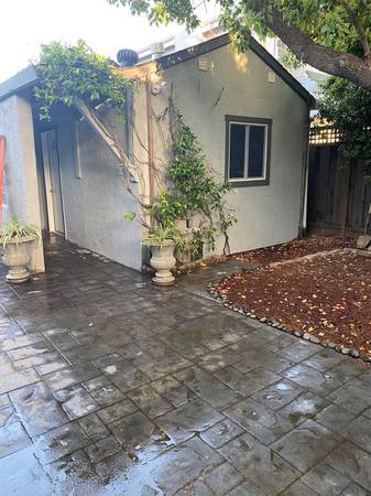 Listing photo 1 of 5