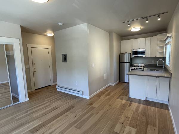 Listing photo 1 of 5