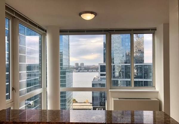 Listing photo 1 of 5