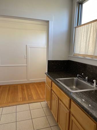Listing photo 1 of 5