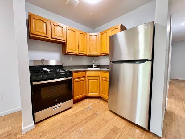 Listing photo 1 of 5