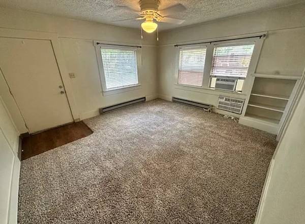 Listing photo 1 of 4