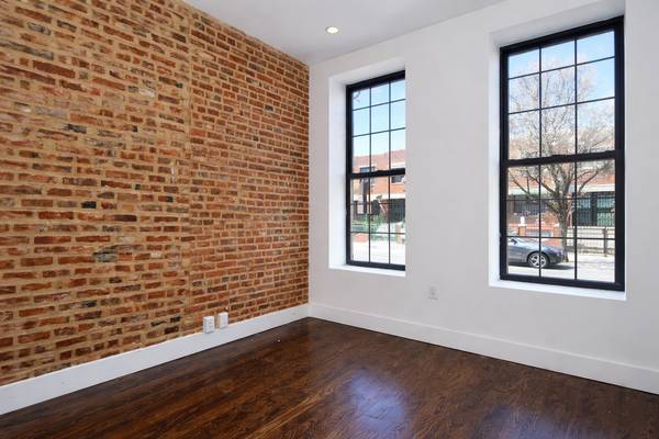 Listing photo 1 of 5