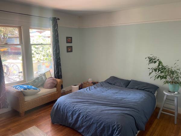 Listing photo 1 of 5