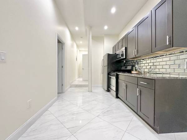 Listing photo 1 of 7