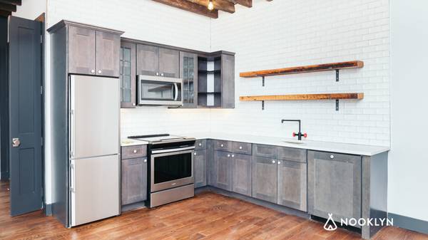 Listing photo 1 of 4