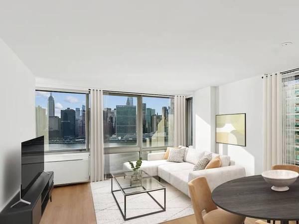 Listing photo 1 of 5