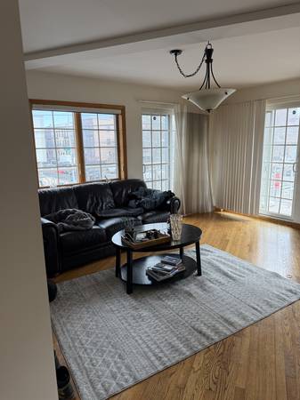 Listing photo 1 of 5