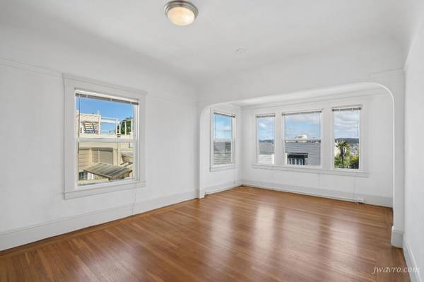 Listing photo 1 of 5