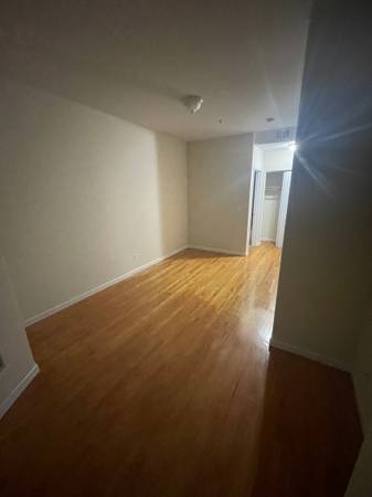 Listing photo 1 of 4