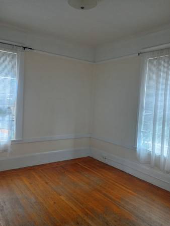 Listing photo 1 of 3