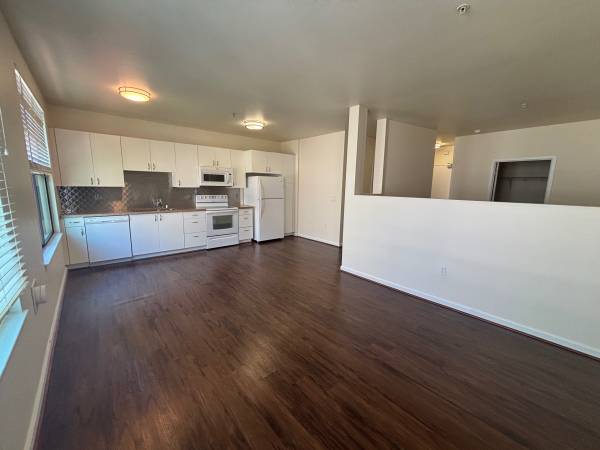 Listing photo 1 of 5