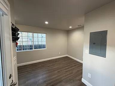 Listing photo 1 of 5