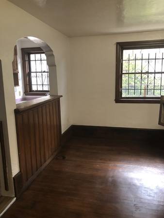 Listing photo 1 of 5