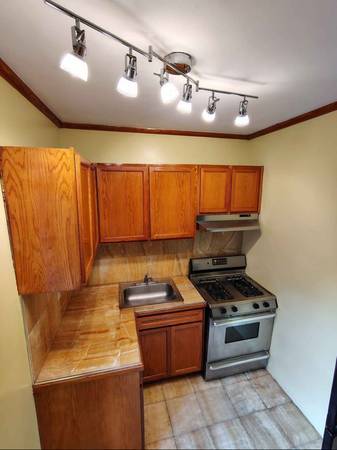 Listing photo 1 of 5