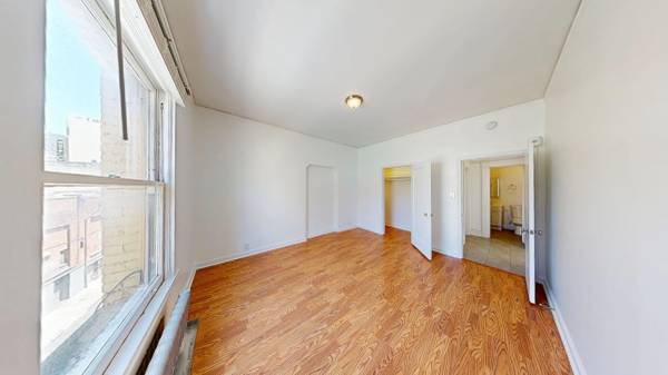 Listing photo 1 of 5