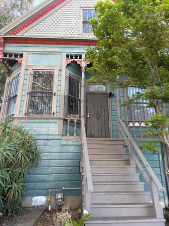 Listing photo 1 of 5