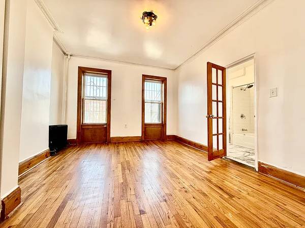 Listing photo 1 of 5