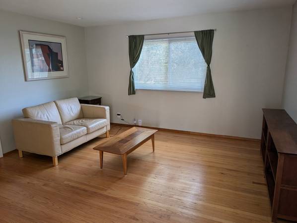 Listing photo 1 of 5