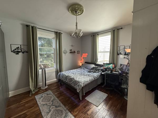 Listing photo 1 of 5