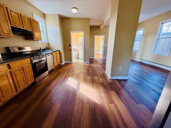 Listing photo 1 of 5