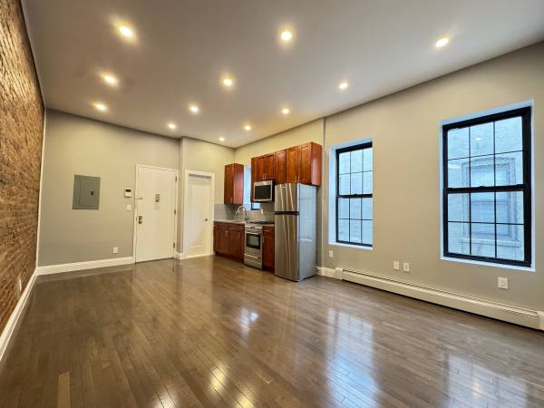 Listing photo 1 of 5