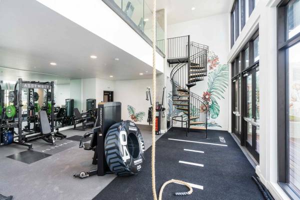 Listing photo 1 of 5