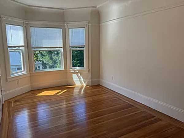 Listing photo 1 of 4