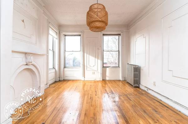 Listing photo 1 of 5