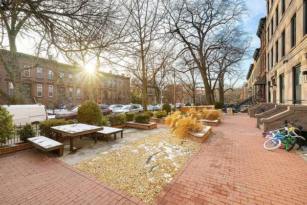 Listing photo 1 of 5