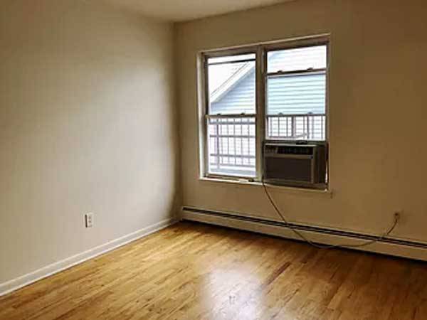 Listing photo 1 of 4