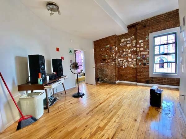 Listing photo 1 of 5