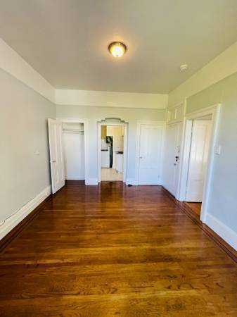 Listing photo 1 of 4