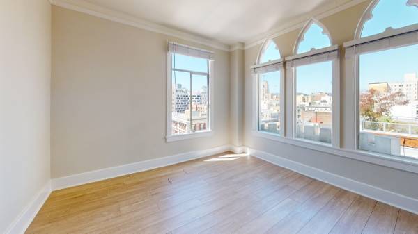 Listing photo 1 of 5