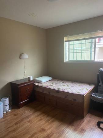 Listing photo 1 of 2