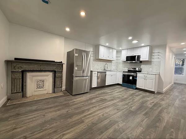 Listing photo 1 of 5