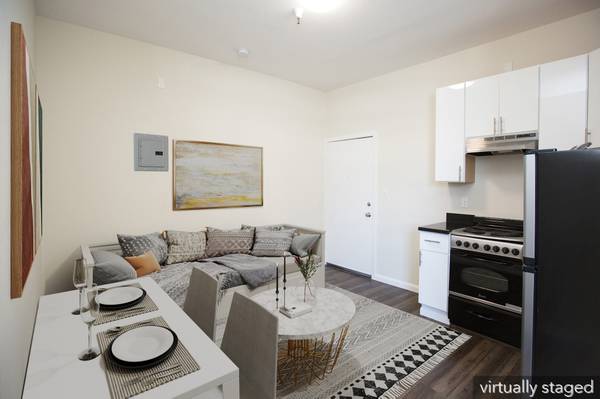Listing photo 1 of 5