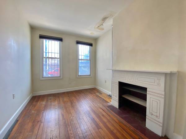 Listing photo 1 of 5