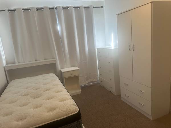 Listing photo 1 of 5