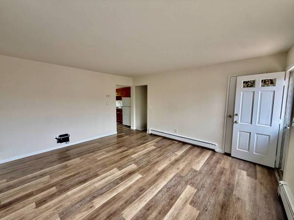 Listing photo 1 of 5